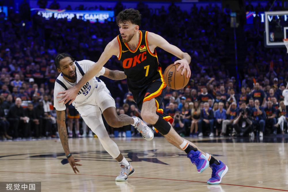 他不仅在出 他不仅在出