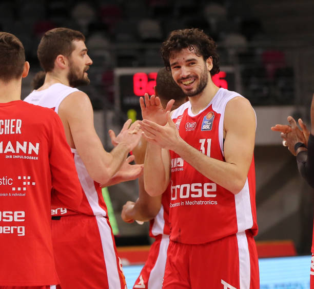 其是在面对 其是在面对