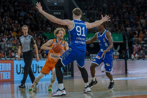 联赛仅分领 联赛仅分领